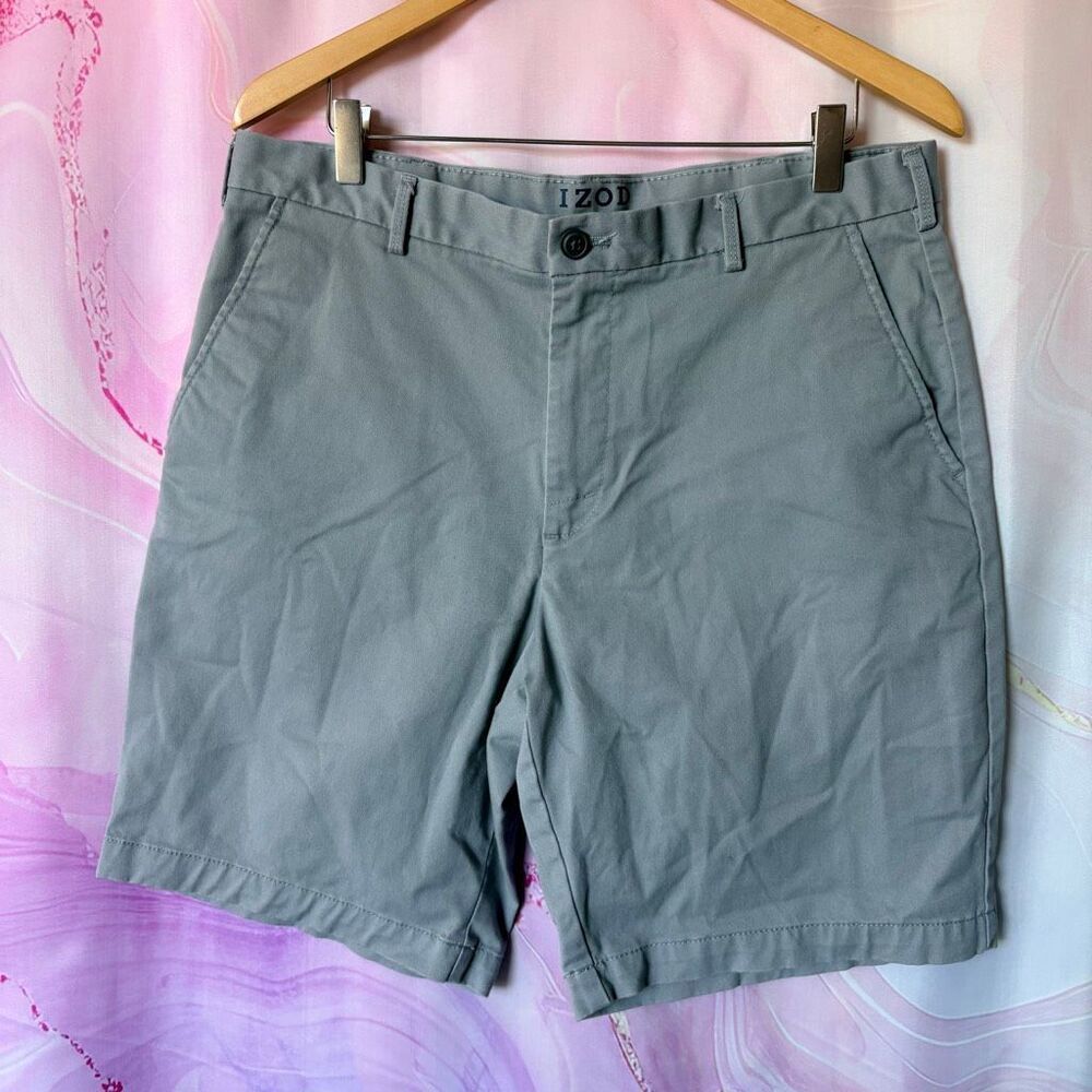 Izod 34 Gray Flat Front Shorts Sporty Preppy Casual Boardwalk Outdoors Classic